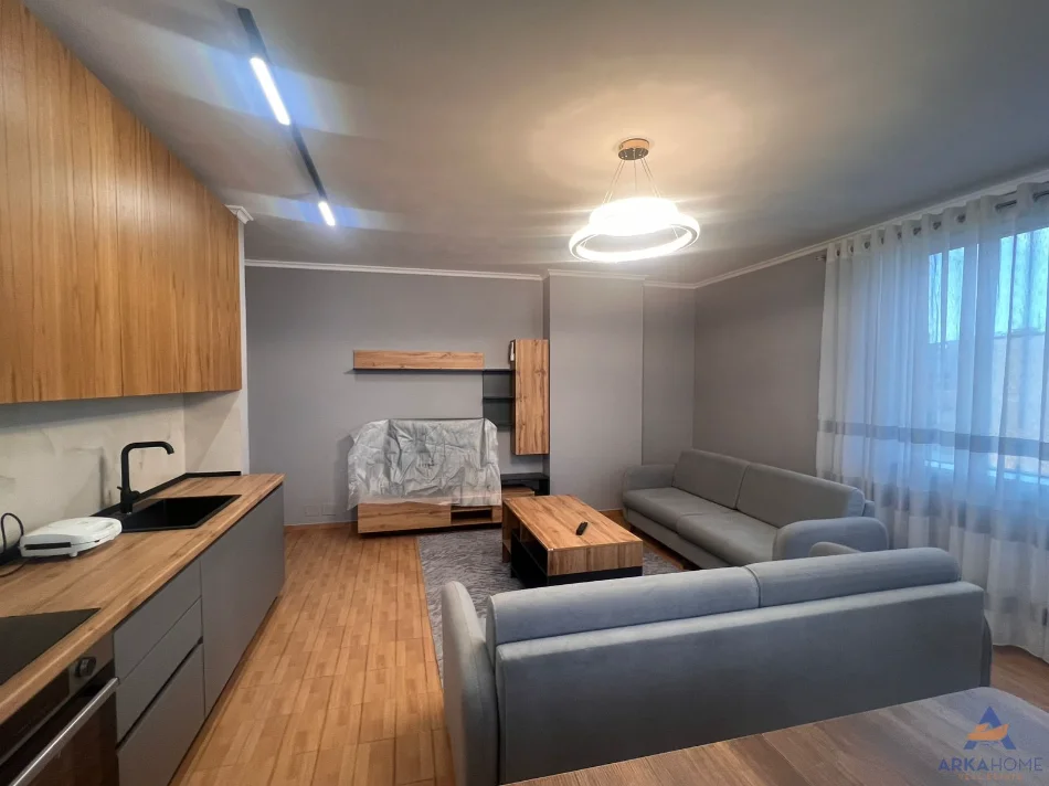 Tirane, jepet me qera apartament 2+1+Ballkon Kati 4, 90 m² 800 € 