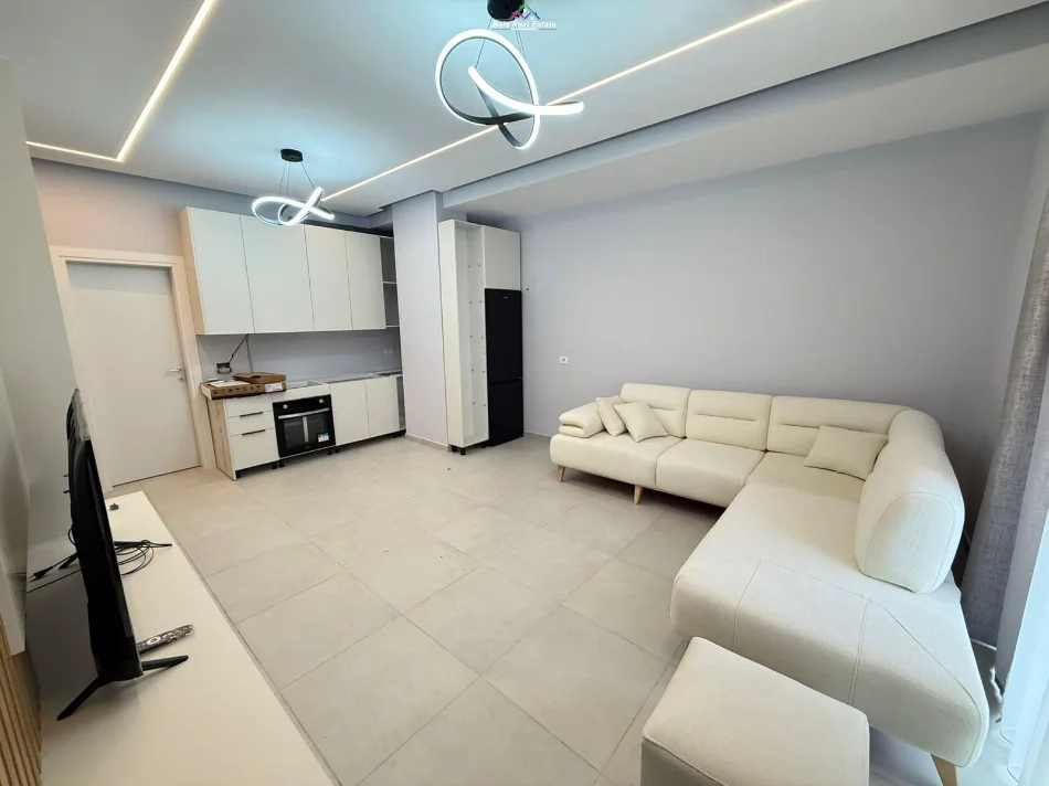 Tirane, jepet me qera apartament 2+1 Kati 5, 85 m² 630 € (Rruga 5 Maj, prane Black Stone)