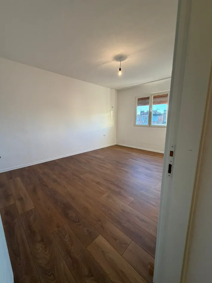 Tirane, shitet apartament 1+1 , 58 m² 93.000 € (Oxhaku)