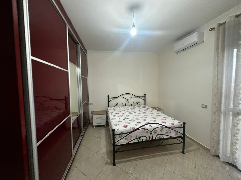 Vlore, jepet me qera apartament 2+1 Kati 5, 92 m² 400 € (Rruga Enver Jaho, Vlore)