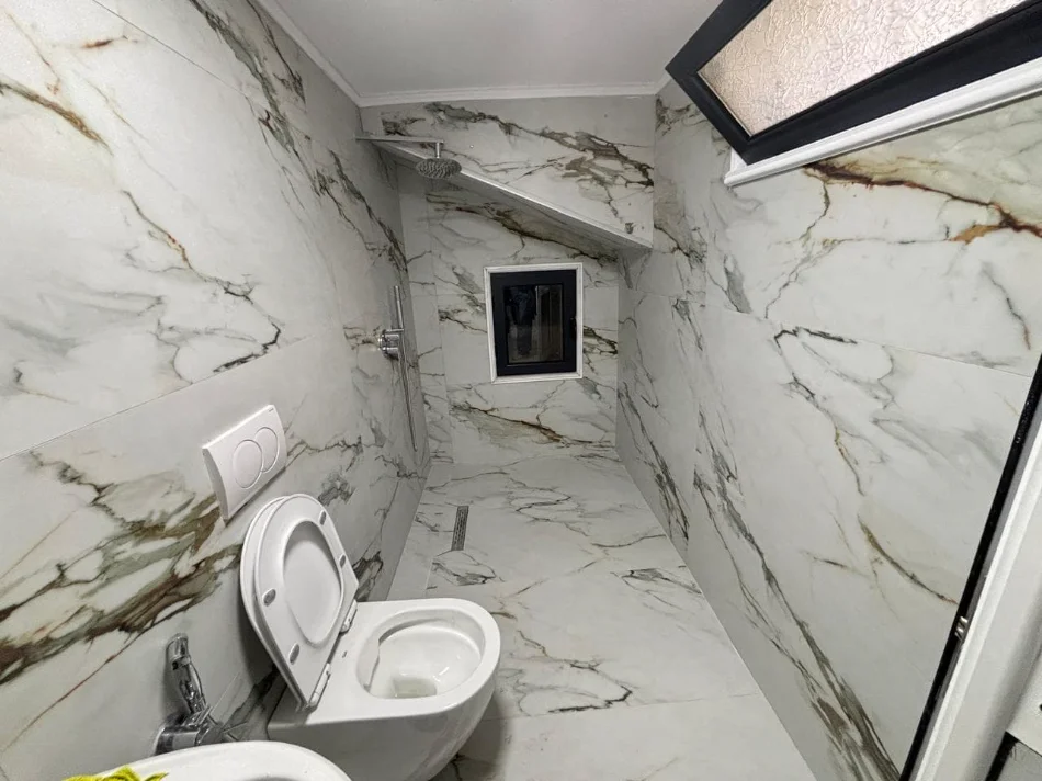 Tirane, jepet me qera dyqan Kati -1, 65 m² 570 € (Rruga Ndre mjeda)