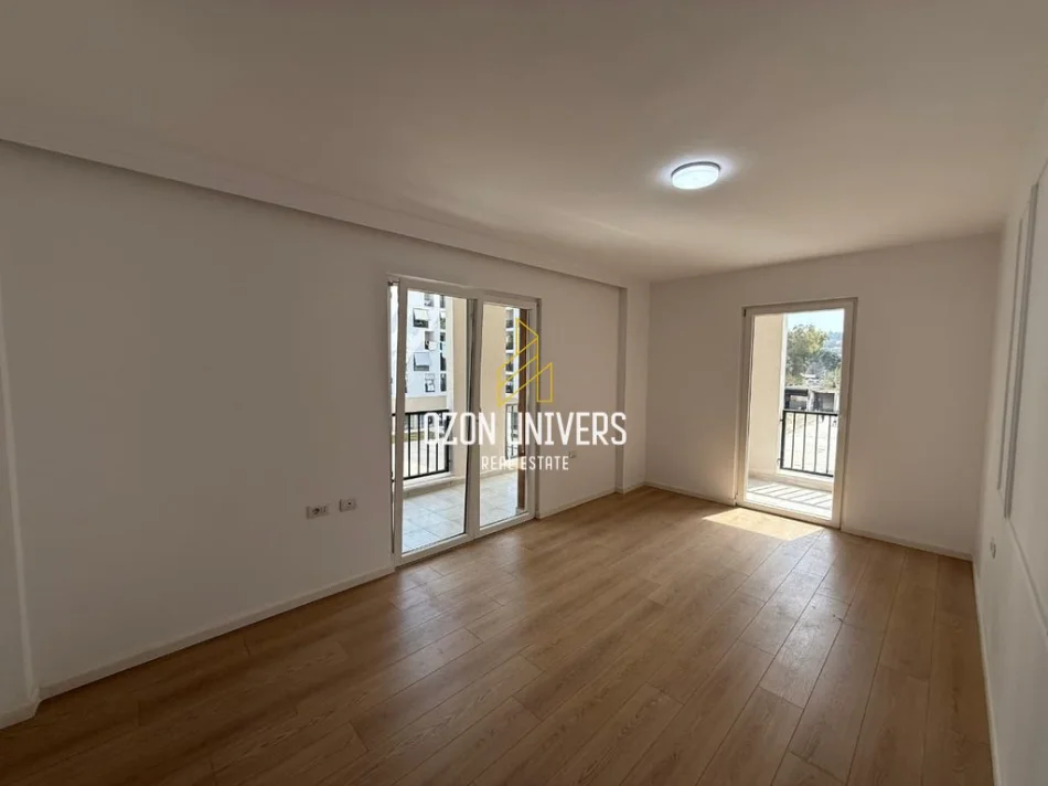 Tirane, jepet me qera apartament 2+1+Ballkon Kati 2, 128 m² 500 € (Rruga e Qelqit, Kombinat)