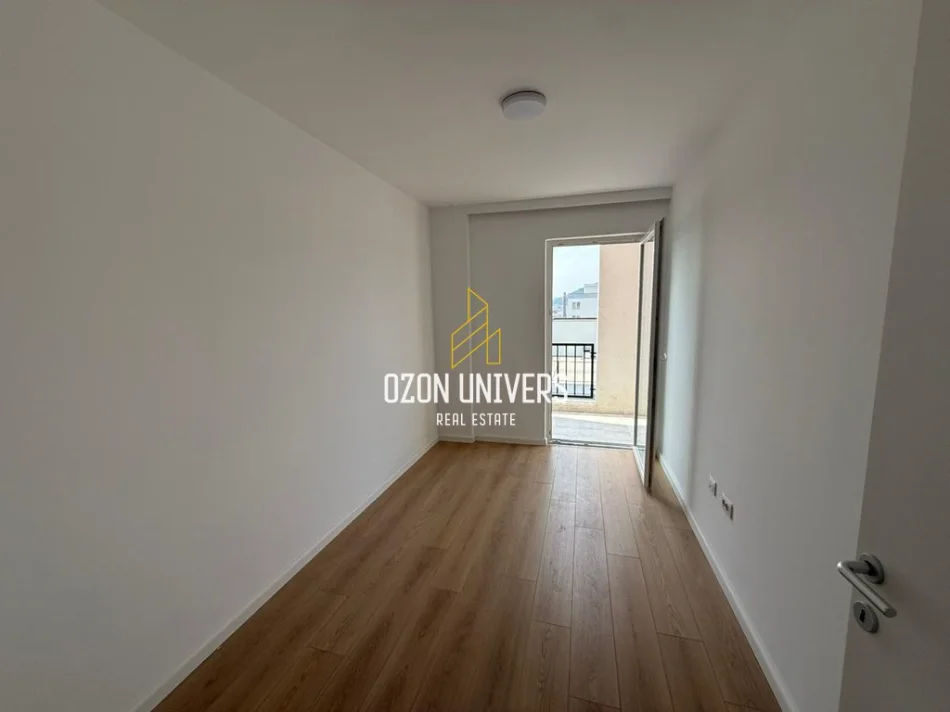 Tirane, jepet me qera apartament 2+1+Ballkon Kati 7, 115 m² 400 € (Kombinat)