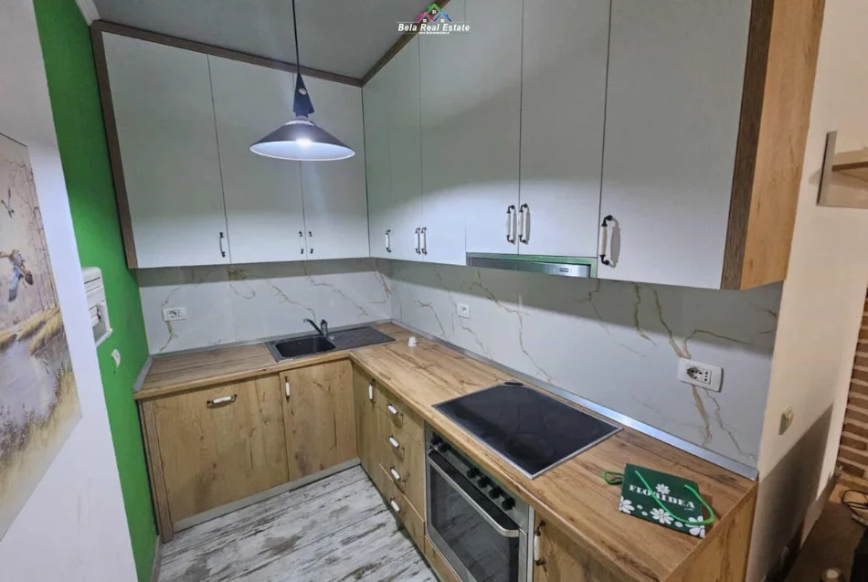 Tirane, jepet me qera apartament 2+1 Kati 8, 100 m² 648 € (prane Gjerman Computers)