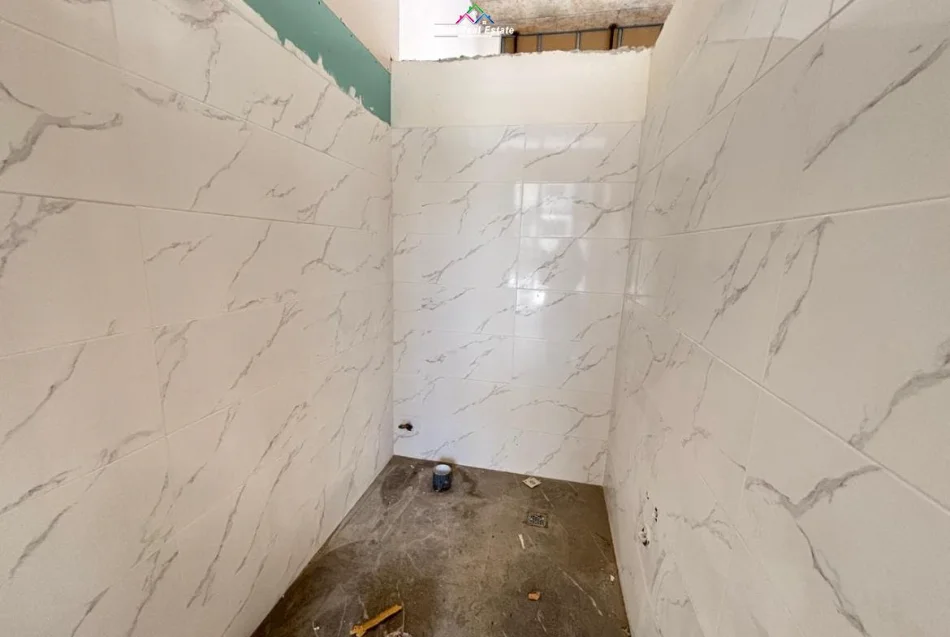 Tirane, jepet me qera dyqan Kati 0, 164 m² 3.200 € (Rruga sulejman delvina)