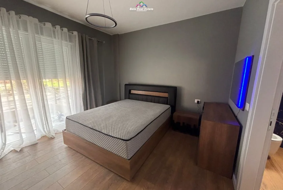 Tirane, jepet me qera apartament 1+1 Kati 3, 120 m² 1.200 € (kopshti botanik)
