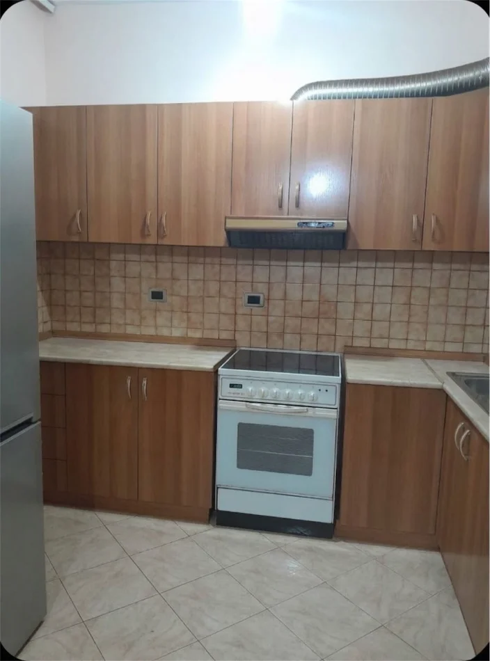 Tirane, shes apartament 3+1 Kati 1, 103 m² 200.850 € (Rruga Mine Peza)