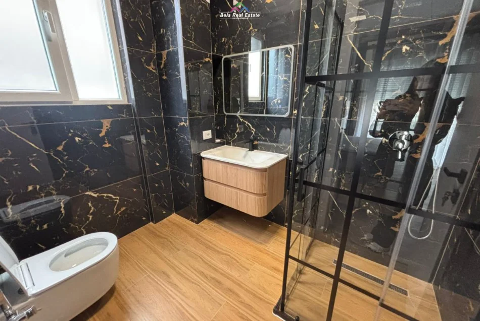 Tirane, jepet me qera apartament 2+1+Ballkon Kati 3, 120 m² 1.200 € (kopshti botanik Xhamia)