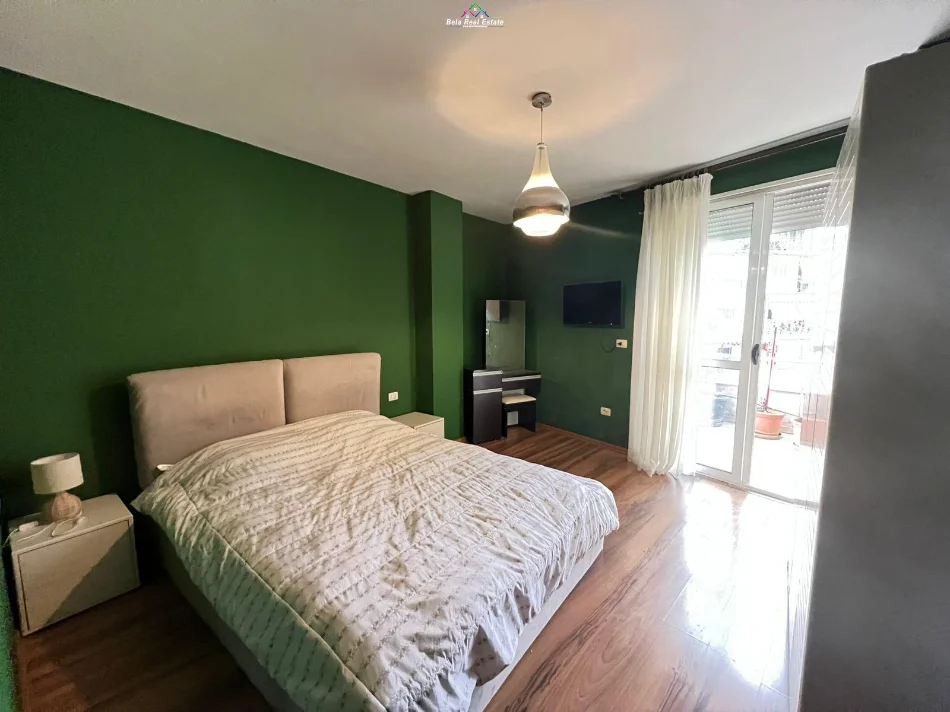 Tirane, jepet me qera apartament 2+1 Kati 8, 100 m² 820 € (Rruga e Barrikadave)