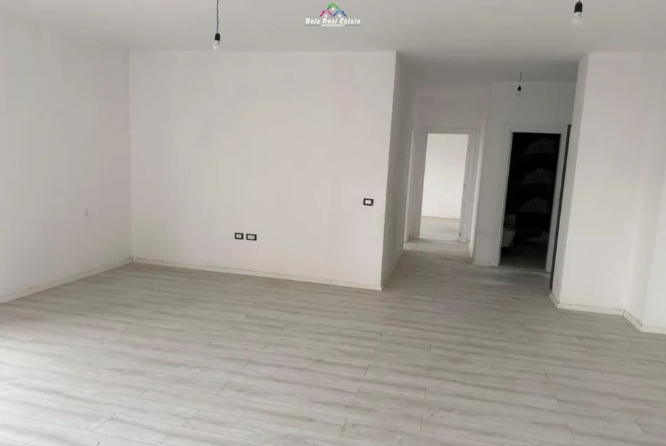 Tirane, jepet me qera zyre Kati 2, 126 m² 950 € (Kompleksi Ndregjoni)