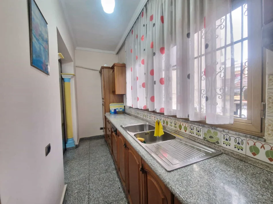 Tirane, jepet me qera apartament 2+1 Kati 1, 100 m² 500 € (21 dhjetori)