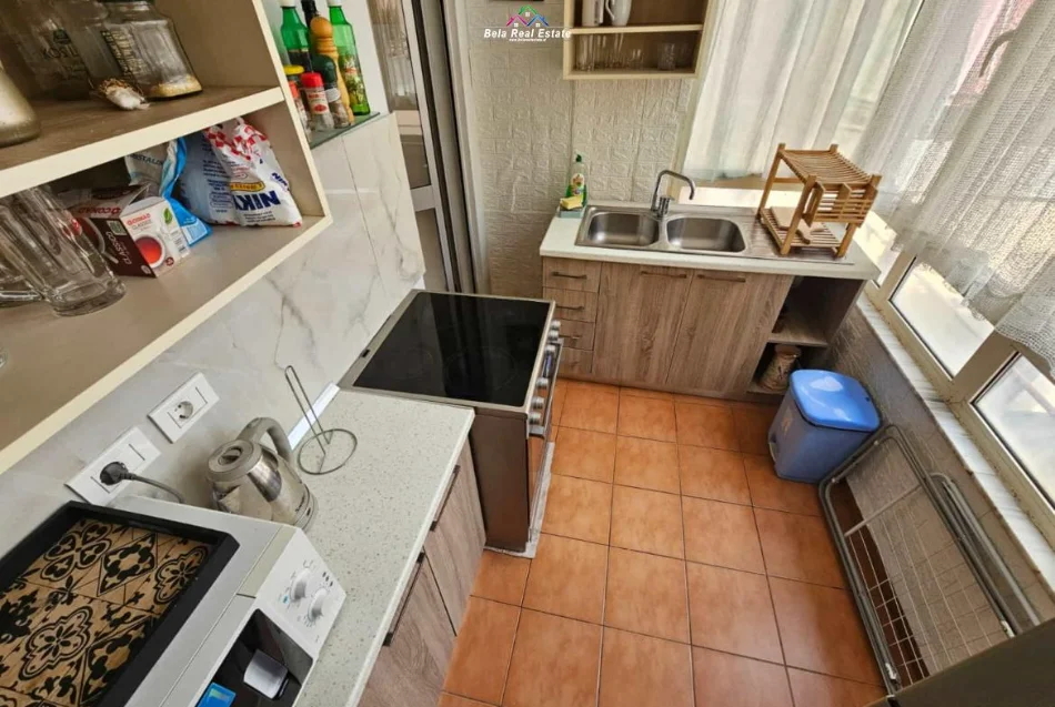 Tirane, jepet me qera apartament 1+1+Ballkon Kati 4, 600 € (Selvia)