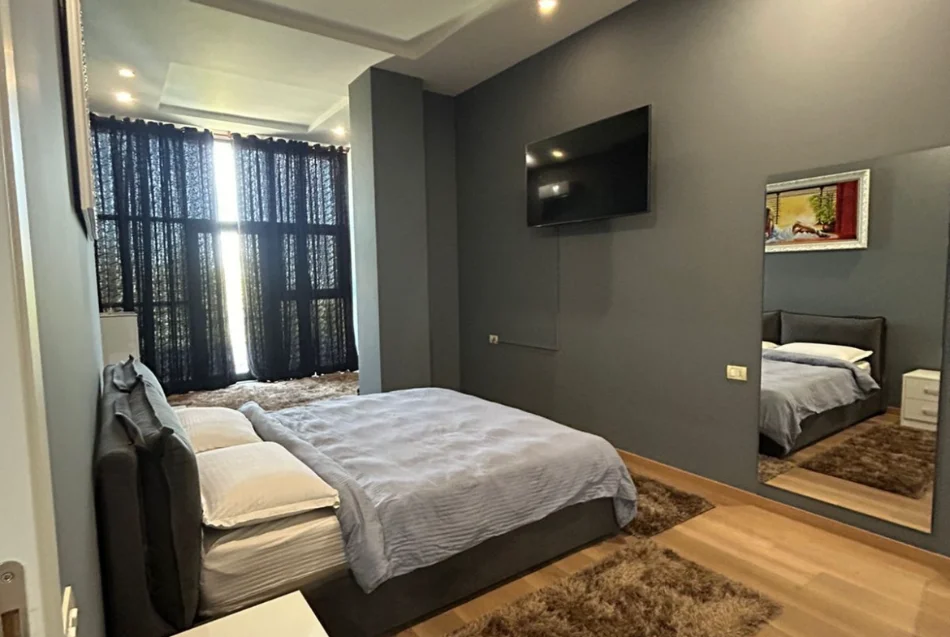 Tirane, jepet me qera apartament 1+1 Kati 2, 90 m² 600 € (Liqeni i thate)