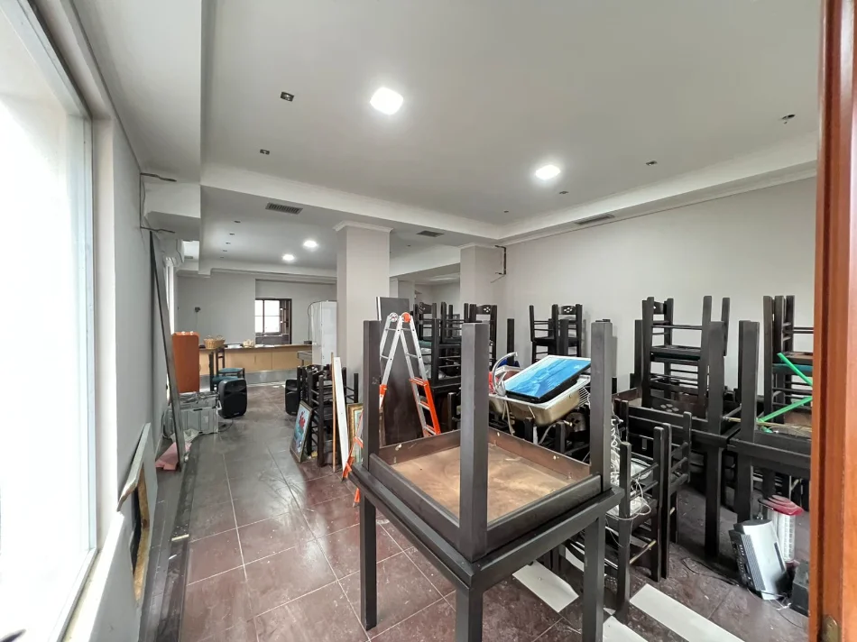 Tirane, jepet me qera bar-resorant Kati 0, 100 m² 2.090 € (Bulevardi Bajram Curri)