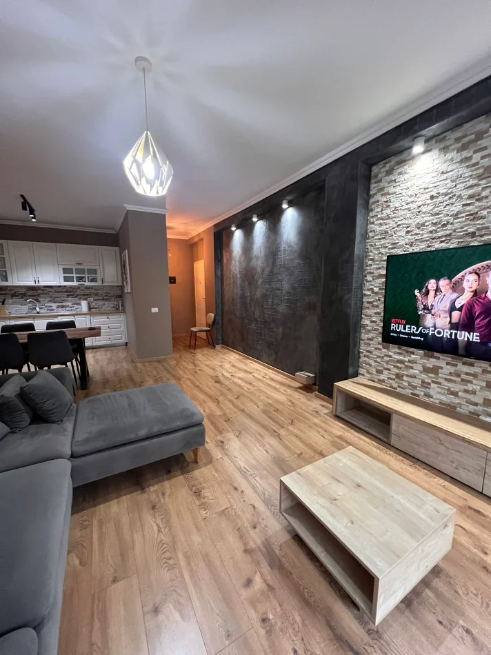 Tirane, jepet me qera apartament 2+1+Ballkon Kati 3, 100 m² 850 € (Kopshti Botanik)