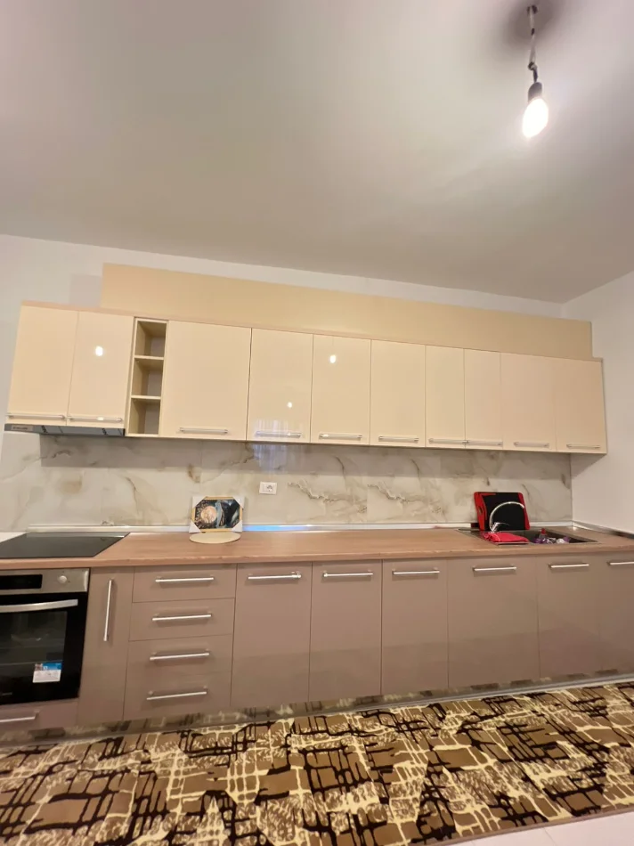 Tirane, jepet me qera apartament 1+1+Ballkon Kati 2, 83 m² 350 € 