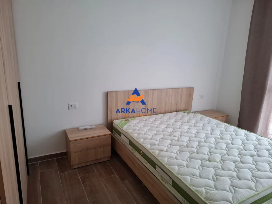 Tirane, jepet me qera apartament 2+1+Ballkon Kati 5, 96 m² 522 € 