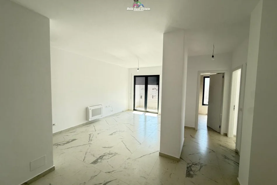 Tirane, jepet me qera zyre Kati 4, 92 m² 890 € (Rruga Karl Gega)
