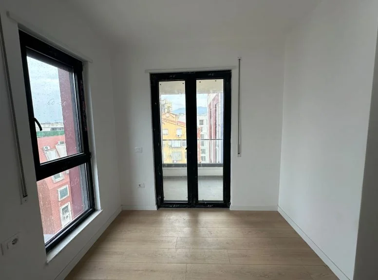 Tirane, shitet apartament 3+1+Ballkon Kati 8, 122 m² 378.500 € 