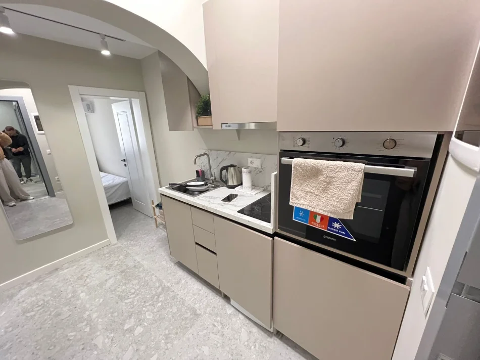 Tirane, shitet apartament 1+1 Kati 5, 65 m² 193.000 € (kryqezimi i 21 dhjetorit)