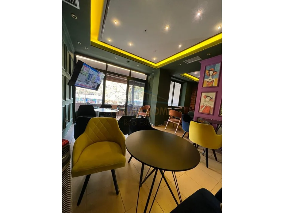 Tirane, jepet me qera ambjent biznesi Kati 1, 180 m² 1.200 € (Rruga e Kavajes)