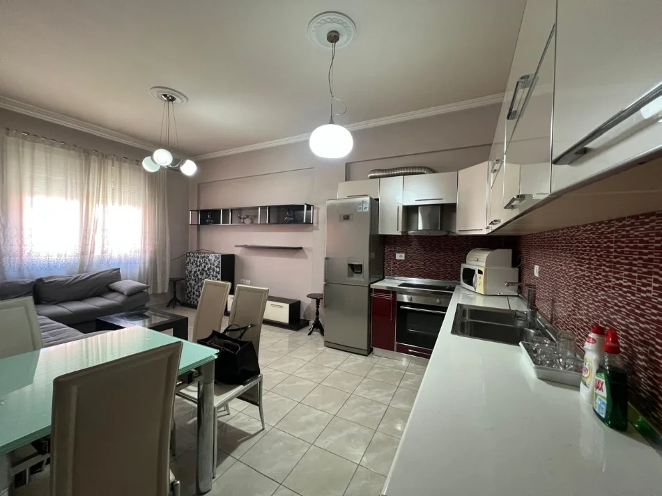 Tirane, shitet apartament 2+1 , 83 m² 235.000 € (rruga e kavajes)
