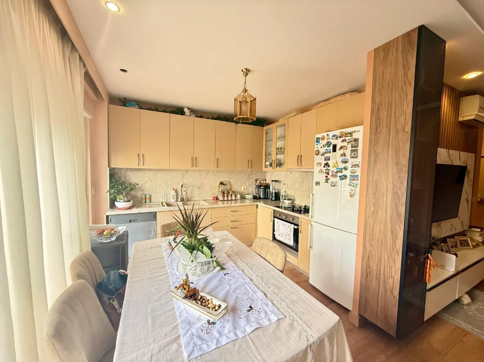 Tirane, shitet apartament 3+1 , 1 m² 345.000 € (Kopshti Botanik)