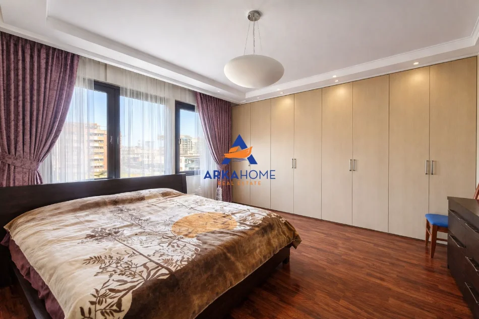 Tirane, shitet apartament 3+1+Ballkon Kati 5, 155 m² 650.000 € 