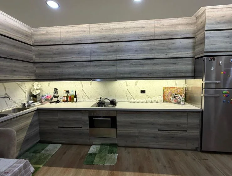 Tirane, shitet apartament 2+1+Ballkon Kati 2, 100 m² 300.000 € 