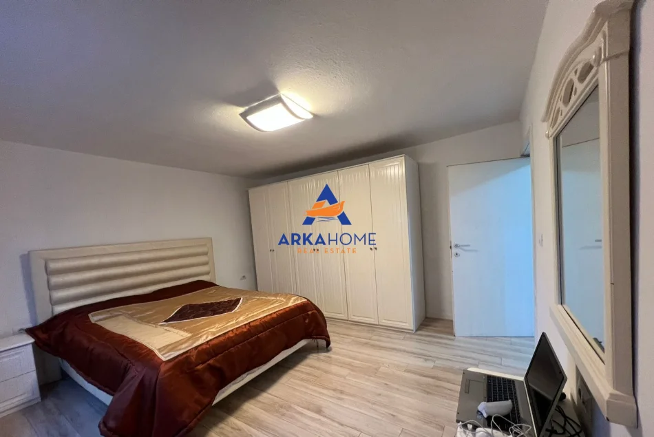 Tirane, jepet me qera apartament 2+1+Ballkon , 70 m² 470 € 