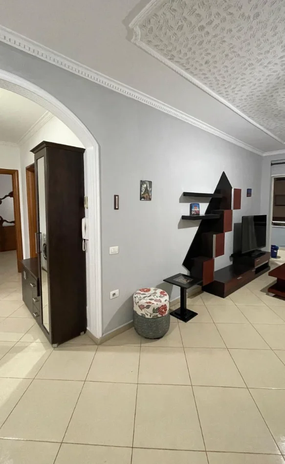Tirane, jepet me qera apartament 2+1+Ballkon Kati 3, 95 m² 450 € (Astir)