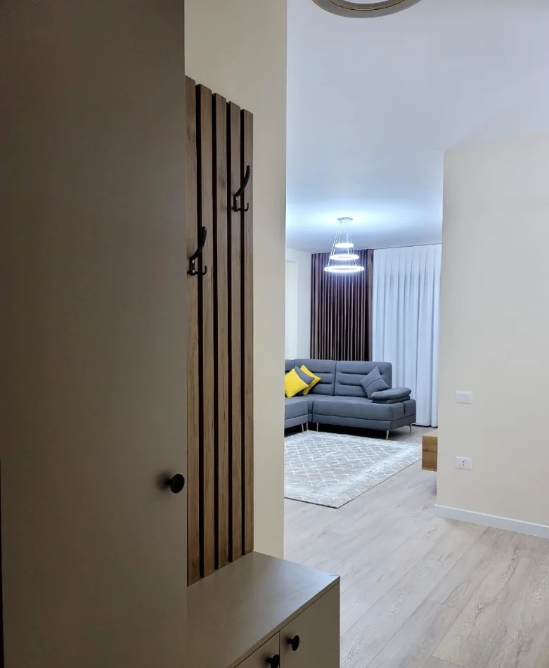 Tirane, jepet me qera apartament 2+1 , 115 m² 1.000 € 