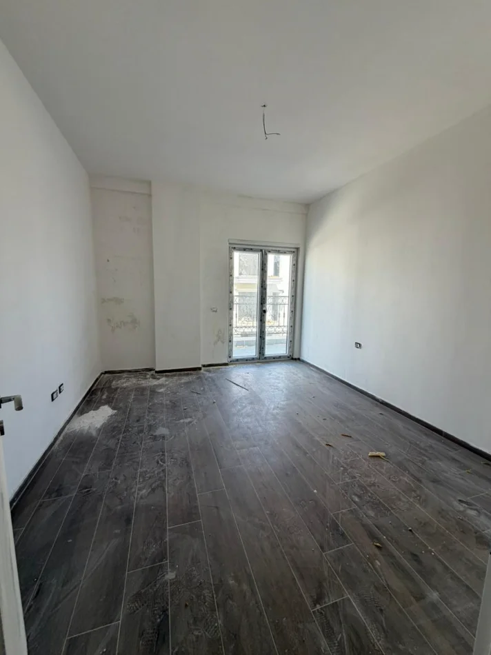 Tirane, shitet apartament 3+1 , 151 m² 273.350 € (Sauk)
