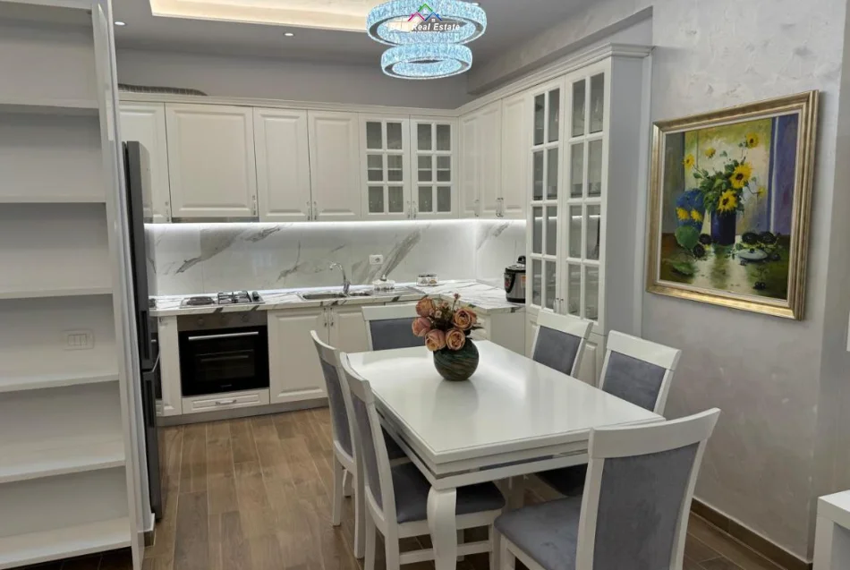 Tirane, jepet me qera apartament 1+1 Kati 4, 110 m² 630 € (Rruga e Kavajes)