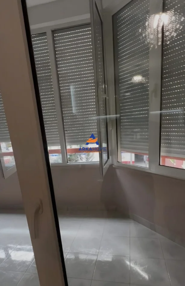 Tirane, jepet me qera apartament 2+1+Ballkon Kati 2, 100 m² 626 € 