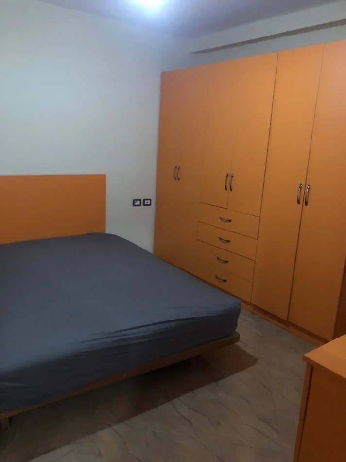 Tirane, jepet me qera apartament 1+1 Kati 1, 65 m² 350 € (Shkolla e Bashkuar)
