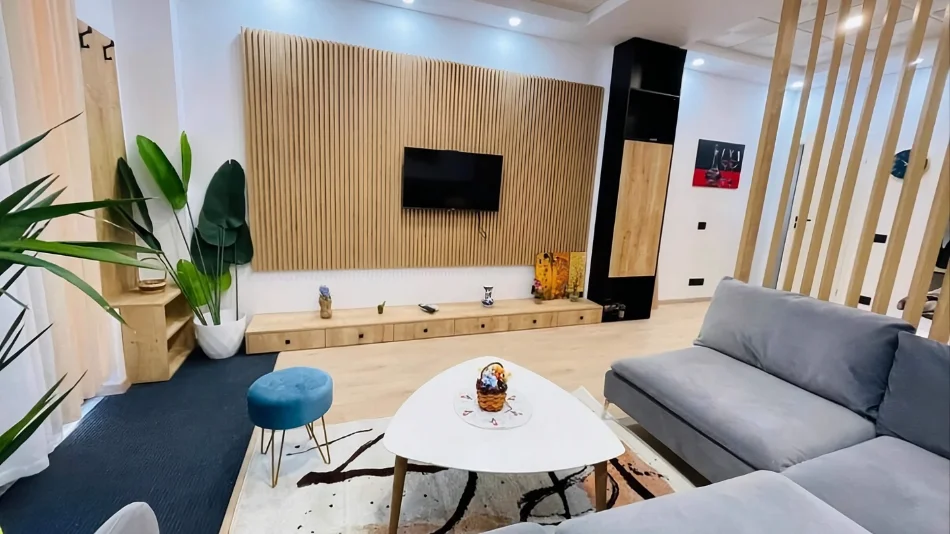 Durres, jepet me qera garsonier 1+1 , 42 m² 400 € (Prane Gjykates, Durres)