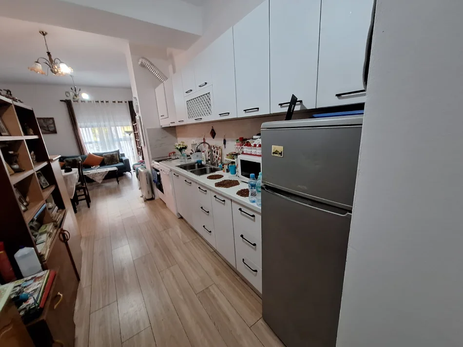 Tirane, shitet apartament 2+1+Ballkon Kati 2, 83 m² 150.000 € (Ali Demi/Kompleksi Mangalem)