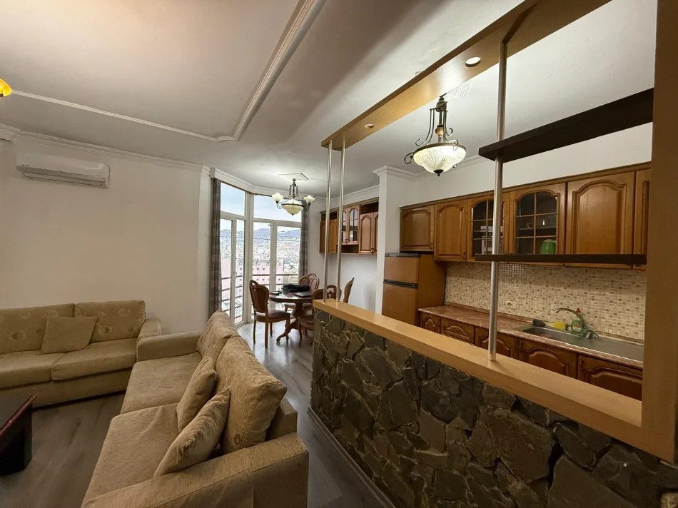 Tirane, jepet me qera apartament 2+1+Ballkon Kati 12, 107 m² 600 € (Rruga Sali Butka)