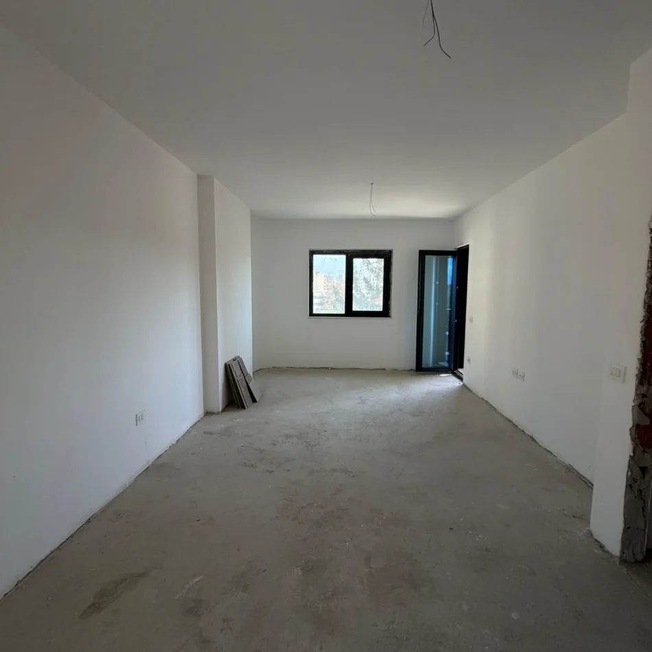 Tirane, shes apartament 1+1+Ballkon Kati 3, 71 m² 180.000 € (Ish Nisheraku)