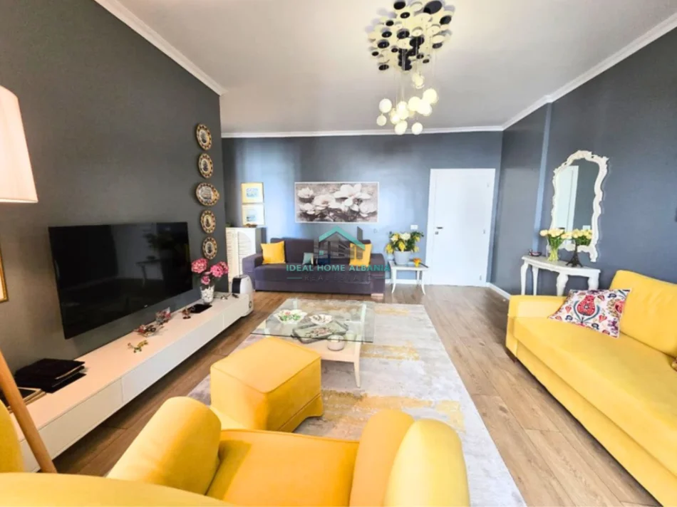 Vlore, shitet apartament 1+1+Ballkon Kati 5, 72 m² 250.000 € (Lungomare, vlore)