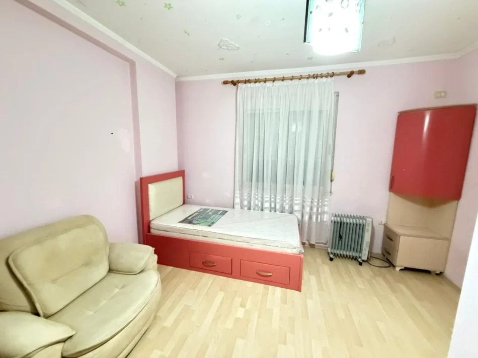 Tirane, jepet me qera apartament 1+1 Kati 5, 106 m² 750 € (Rruga e Kosovareve)