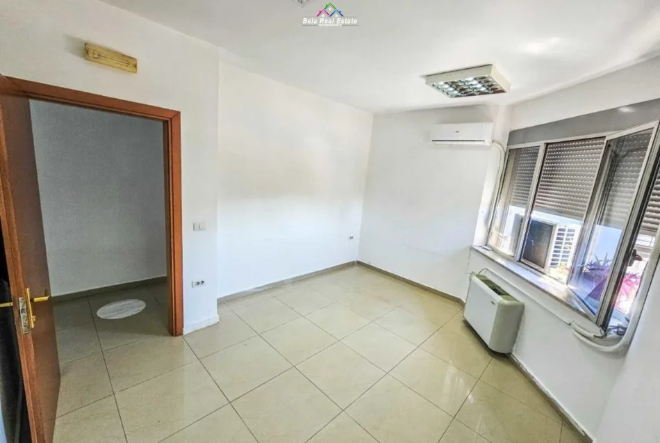 Tirane, jepet me qera zyre Kati 5, 300 m² 3.000 € (Rruga e Dibres)