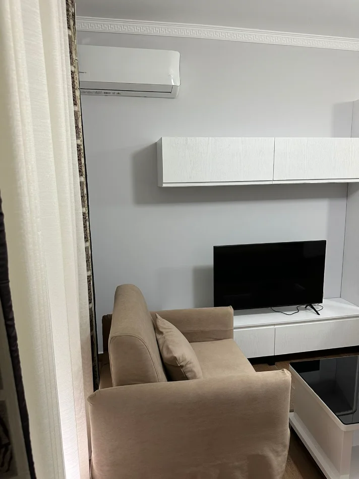 Tirane, jepet me qera apartament 1+1+Ballkon Kati 6, 62 m² 400 € (Astir)