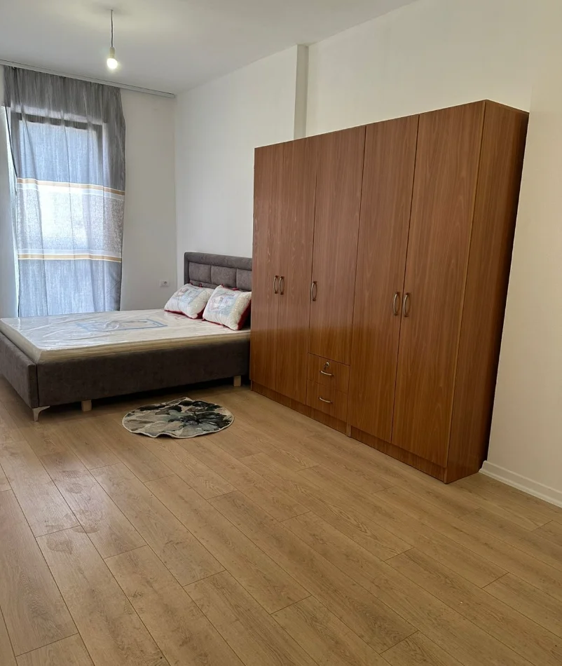 Tirane, jepet me qera apartament 2+1 Kati 2, 105 m² 500 € 