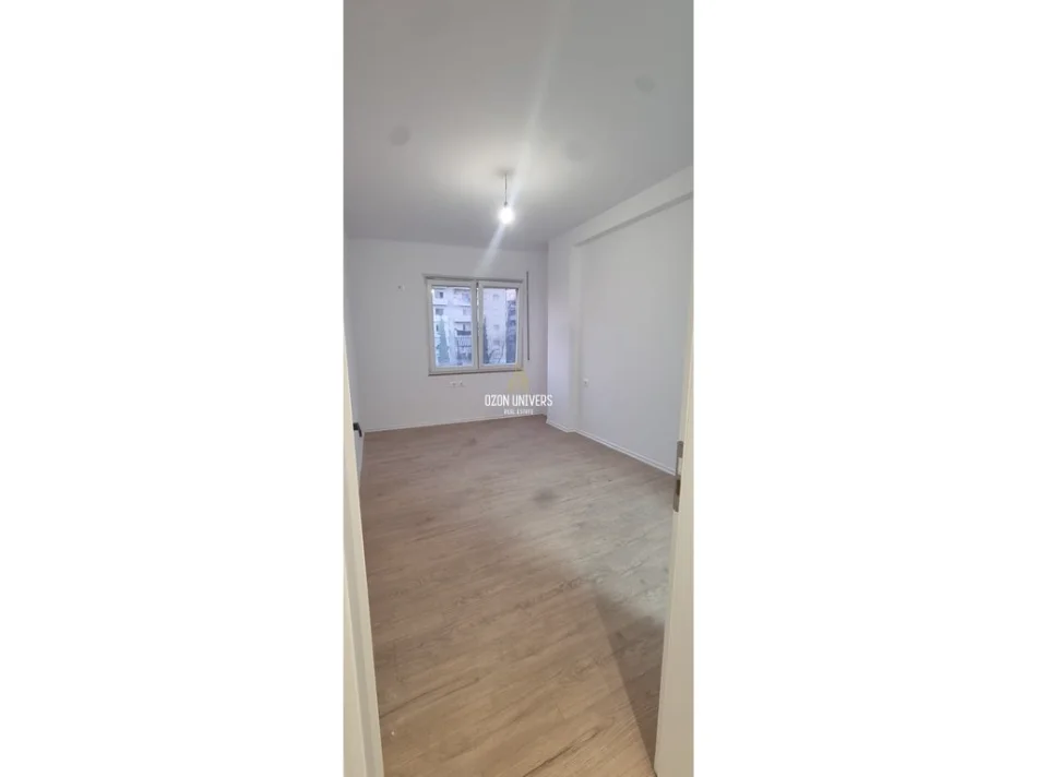 Tirane, shitet apartament 2+1+Ballkon Kati 2, 100 m² 160.000 € (Fresk)
