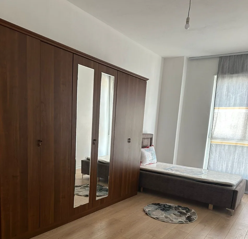 Tirane, jepet me qera apartament 2+1+Ballkon Kati 4, 104 m² 500 € (Rruga 5 Maj (Concordi))
