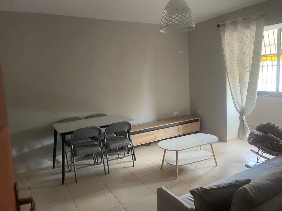 Tirane, jepet me qera apartament 1+1+Ballkon Kati 2, 70 m² 430 € (bulevardi bajram curri)