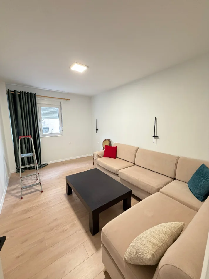 Tirane, jepet me qera apartament 1+1 Kati 6, 65 m² 670 € (Rruga e Elbasanit)