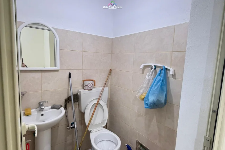 Tirane, jepet me qera dyqan Kati 0, 23 m² 220 € (Rruga Zonje Curre)